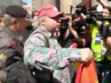 Eşcinsellerin Moskova'daki gösterileri polis engeline...