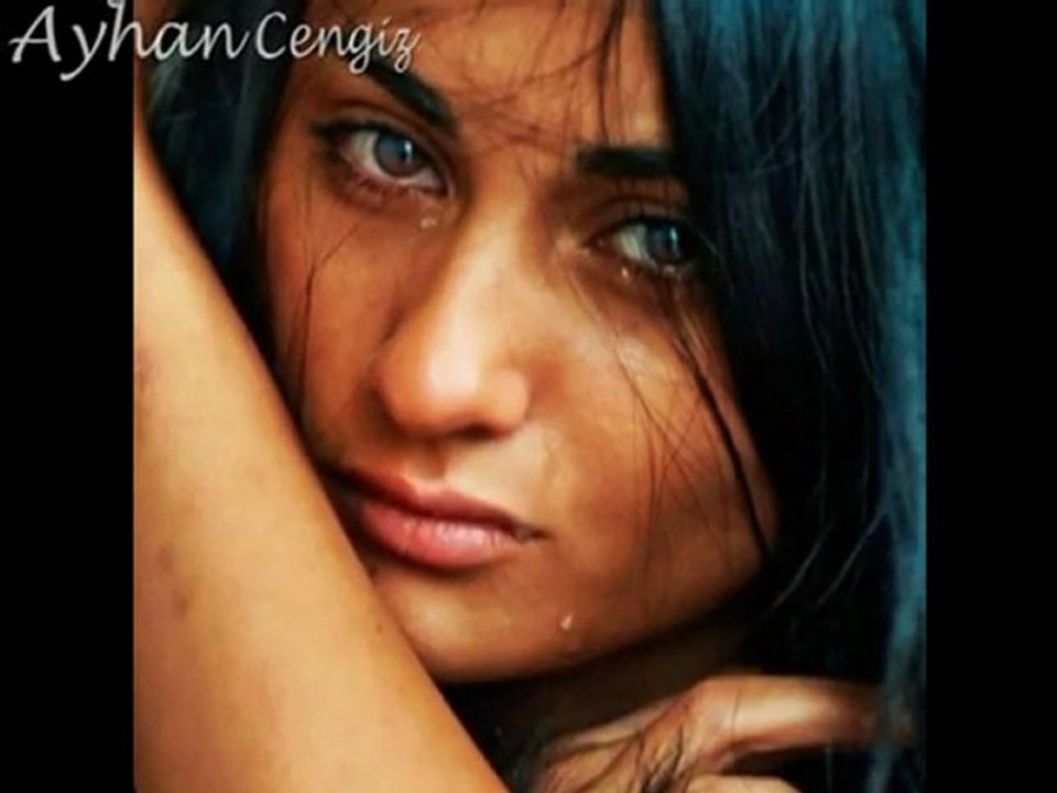 Çok Üzgünsün Arkadaş - Adnan Şenses