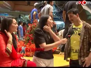 Sonakshi Sinha is all praise for Akshay Kumar