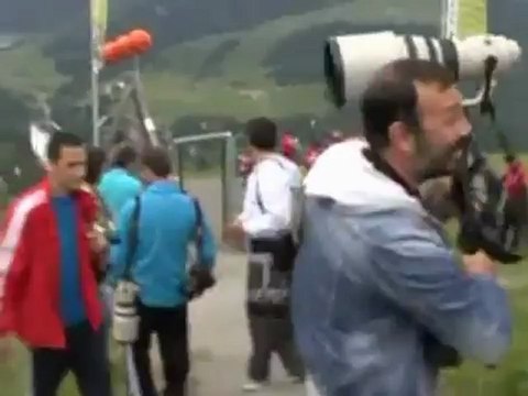 Volkan Demirel muhabire saldırdı