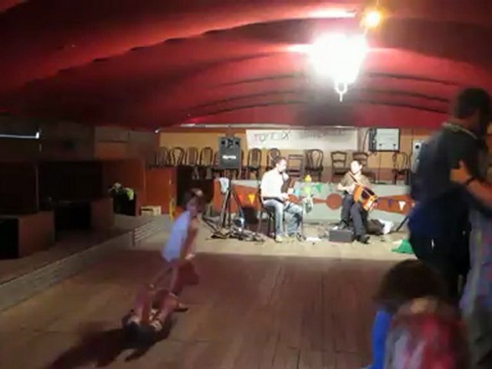 Et tout le monde danse
