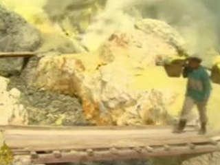 Risky trade for Java's sulphur miners - 06 Aug 09