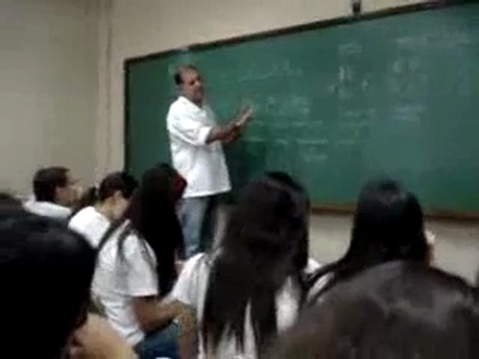 Professor revoltado