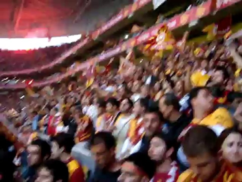 TT ARENA SENSİZ OLMAZ GALATASARAY GRİPİN MARŞ