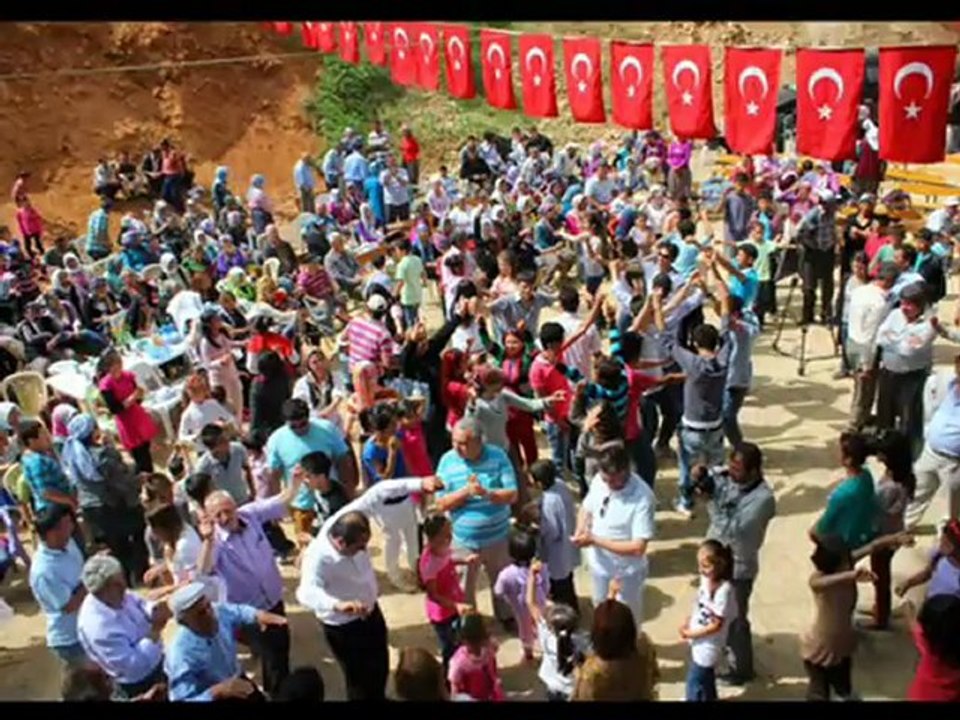 Yıldız ÇAM "Kullar Olam" türküsü eşliğinde