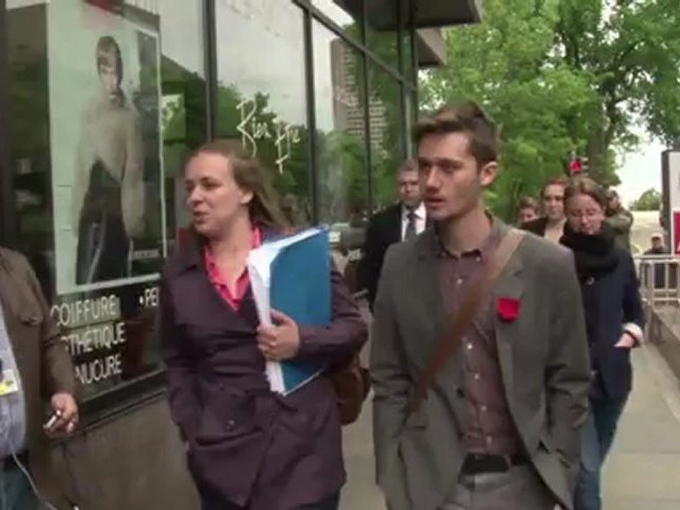 Students, Quebec government hold 'last chance' talks