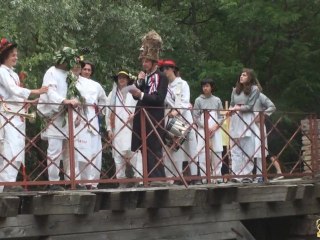 Le cortège du « Feuillu de Pentecôte » à l'Ecomusée d'Alsace
