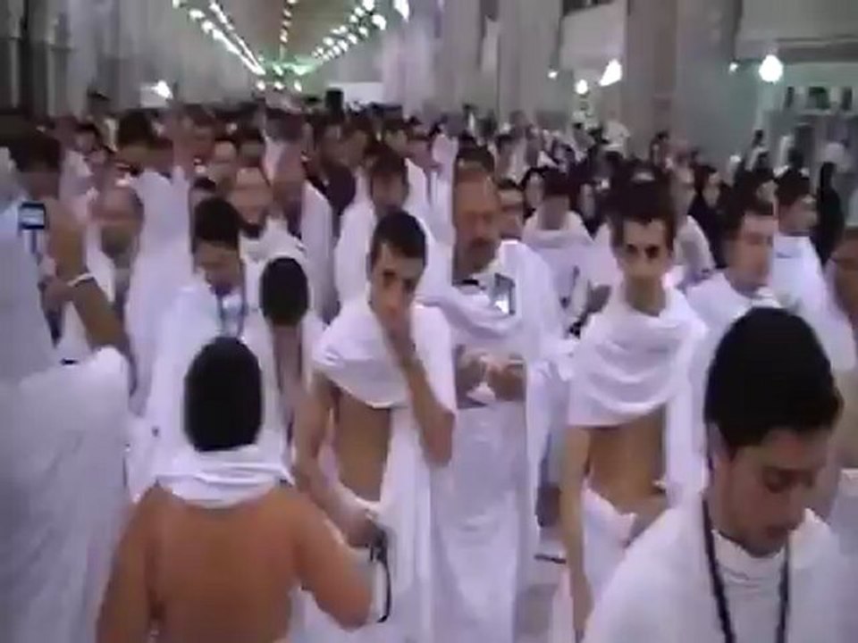 Syria فري برس قافلة العمرة لألف من شهداء سوريا   دعاء رآئع بالمسعى Makka