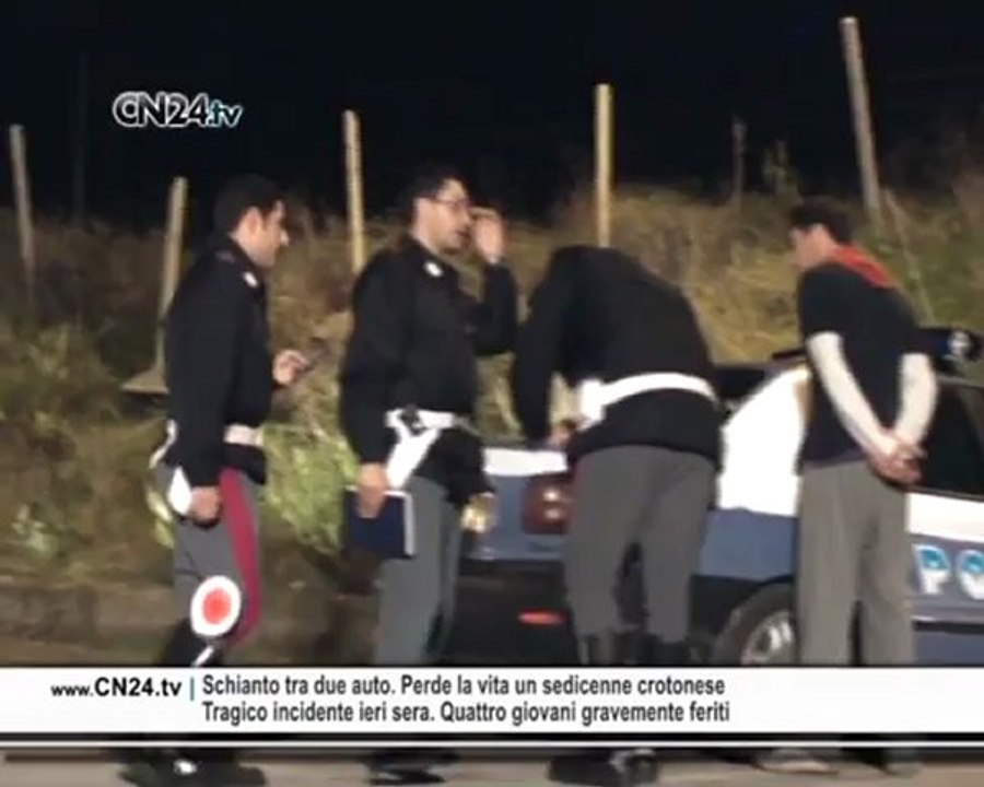 Crotone: scontro tra due vetture. Un morto e quattro feriti gravi | LE FOTO