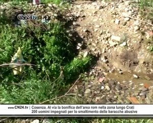 Al via a Cosenza bonifica campo rom, mezzi al lavoro