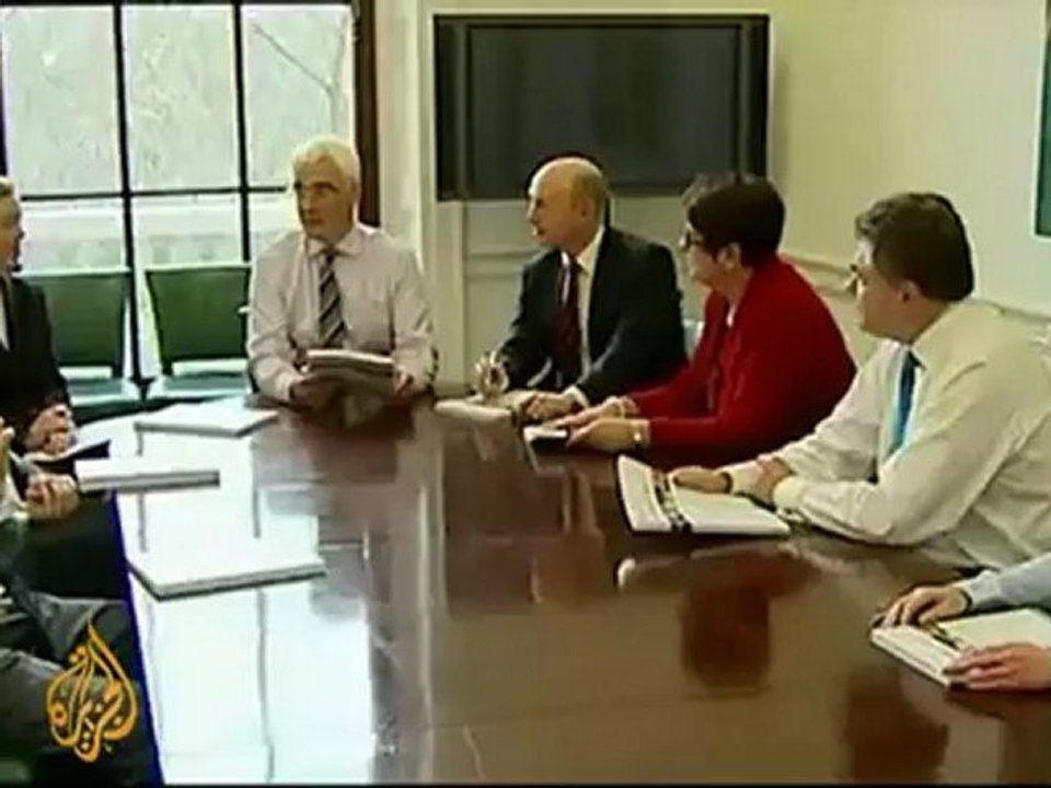 UK bankers criticise new bonus tax   - 09 Dec 09