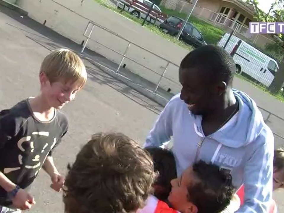 Cheikh M'Bengue rend visite aux JCS de Flourens