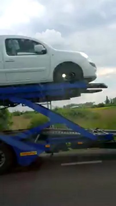 Kolejka tirów