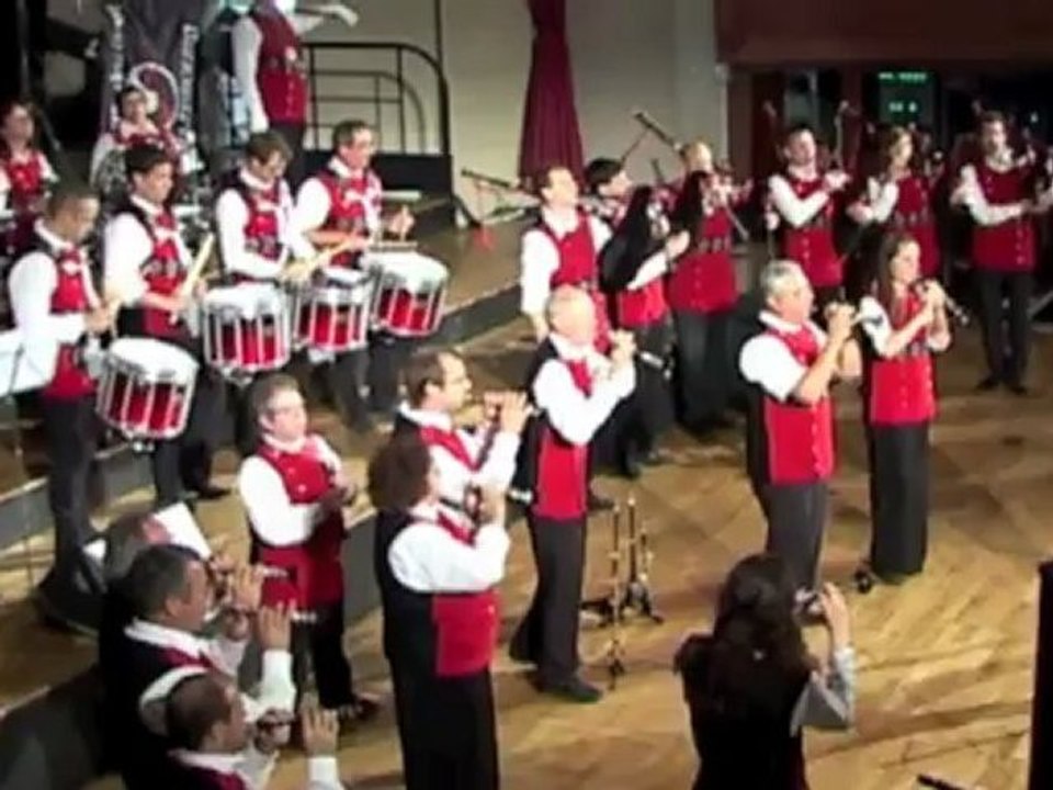 Bagad Kiz Avel, "Complainte Amère, Ivresse de Danse", 2e version