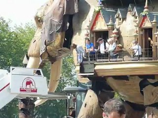 Le grand éléphant sur l'île de Nantes le 26/05/2012 - 02