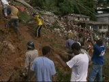 Rescuers hunt Brazil flood victims