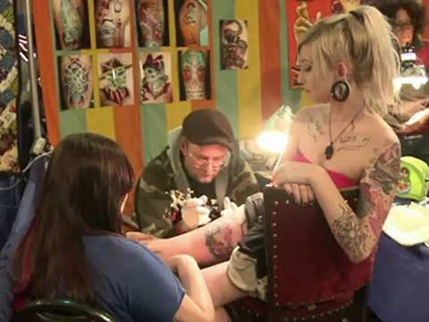 Mujeres atraídas por las agujas