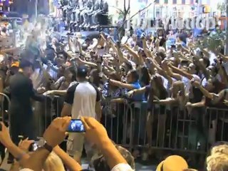 Ricky Martin creates havoc on Broadway! - Hollywood.TV