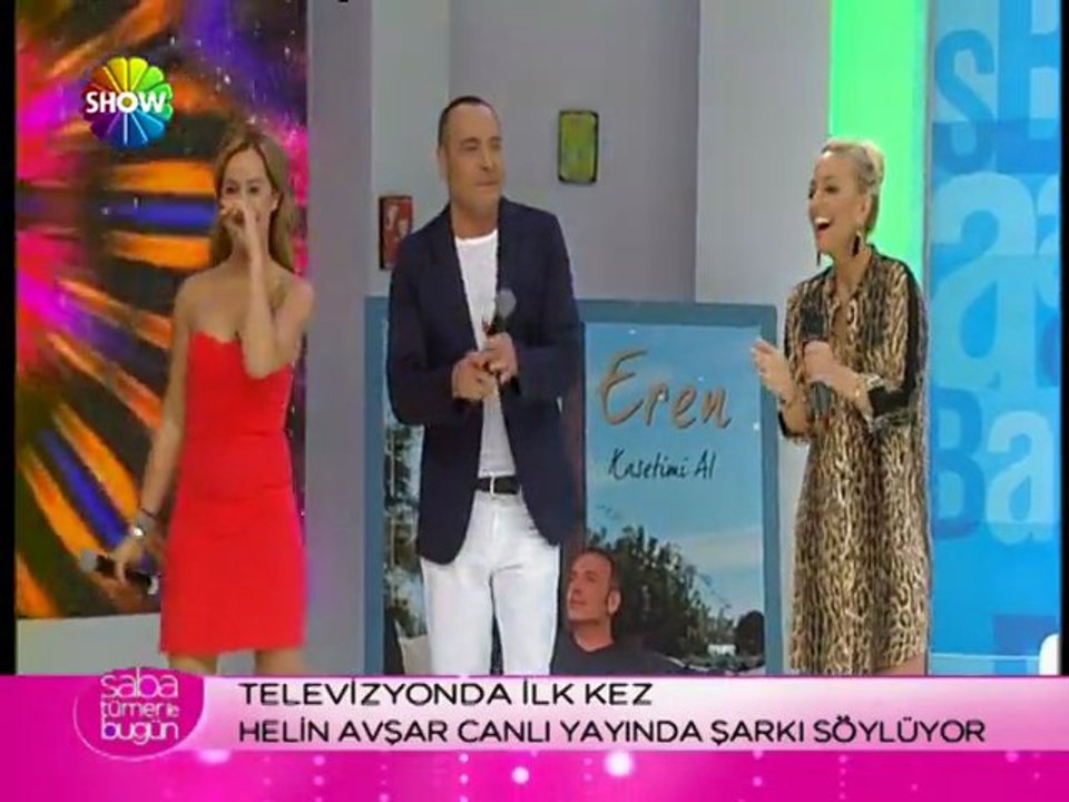 Cenk Eren Saba Tümer Helin Avşar şarkı söylüyor