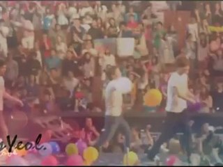 (EXO KRISYEOL moment) Holding Hands @ SM TOWN in LA