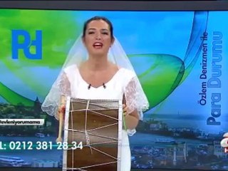 Sunucu programa gelinlik ve davulla çıktı