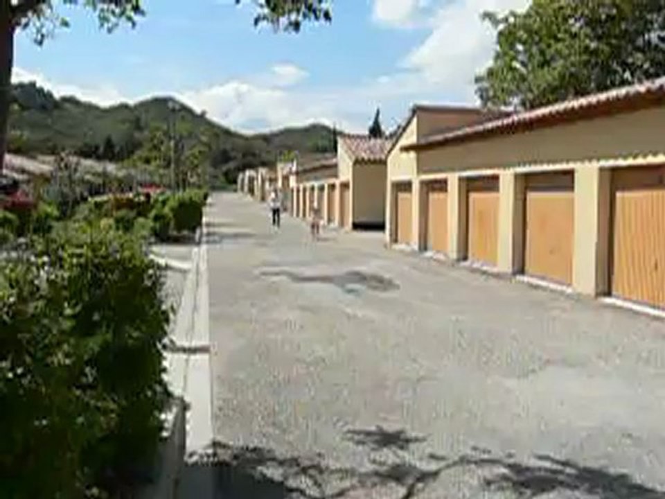 Manon fait du vélo