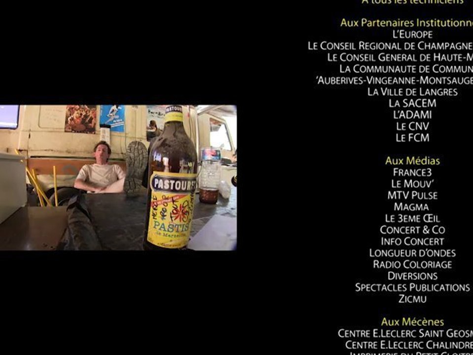 Extrait n°7 du documentaire CHIEN A PLUMES 2011 - Générique