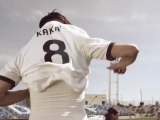 Quand Kaka présente le nouveau maillot du Real Madrid !