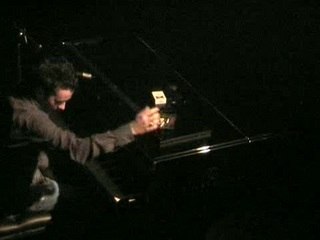 Saez - J'veux Qu'on Baise Sur Ma Tombe