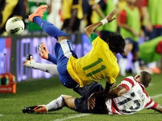 Quand Neymar découvre le rugueux Jermaine Jones