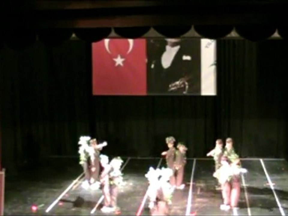 1.Bölüm - Okul Yılsonu Gecesi 2012 - Nuri Erbak İOO