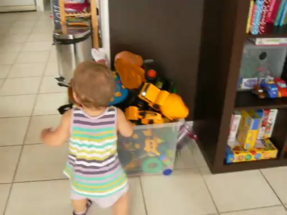 Camille et Lola jouent ensemble (septembre 2011)