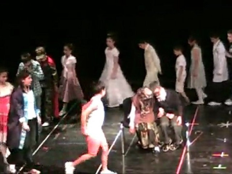 4.Bölüm - Okul Yılsonu Gecesi 2012 - Nuri Erbak İOO