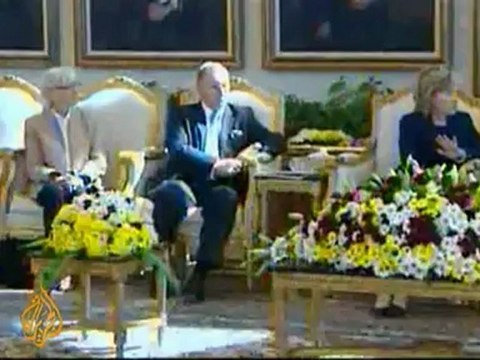 Clinton warns Gulf of Iran nuclear threat