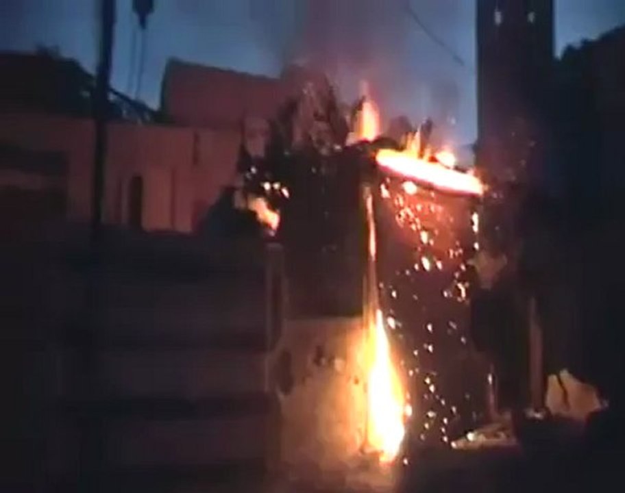 Syria فري برس حمص القديمة الحميدية قصف بالصواريخ والهاون على مسجد وكنسية ملاصقين لبعض واشتعال جزء منهم 31 5 2012 Homs