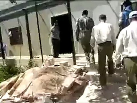 Syria فري برس حمص الحولة المراقبون في مكان حدوث المجزرة ج4 Homs