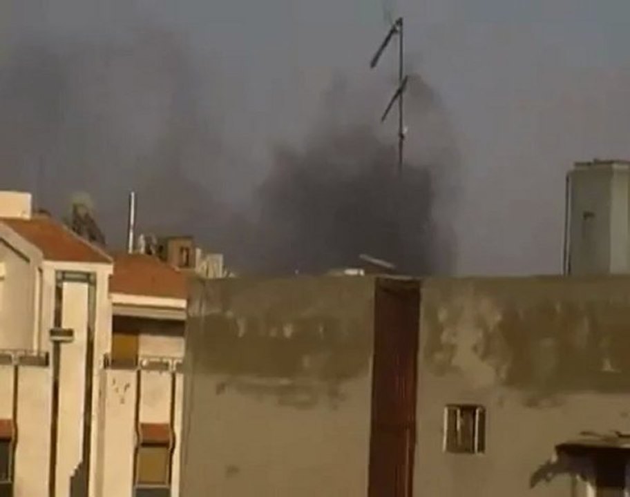 Syria فري برس حمص الخالدية  سقوط قذائف الهاون واحتراق المنازل 30 5 2012 Homs