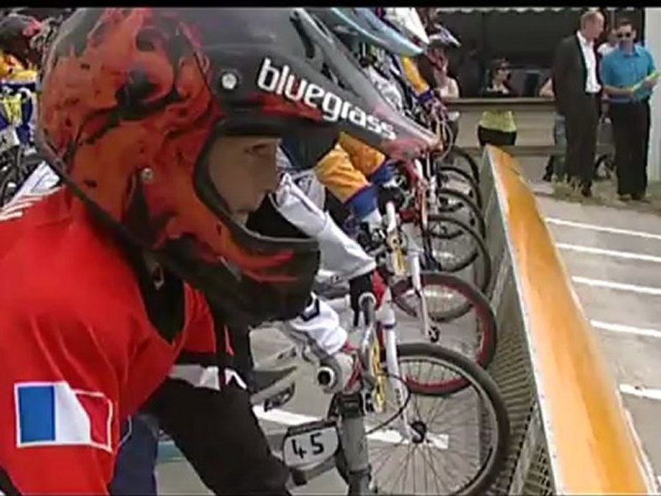 Plus haut et plus vite, sur la nouvelle piste de BMX...