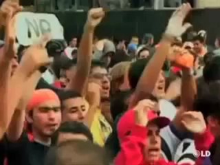 Hugo Chavez acalla a un centenar de estudiantes con gas