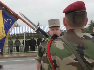 Remise de décoration à la 11e brigade parachutiste - juin 2012