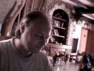 ne ferme jamais les yeux