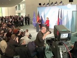 Siria, Putin: "Non forniamo armi per la guerra civile"