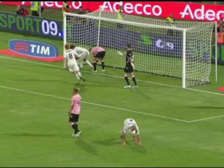 Radja Nainggolan v Palermo 21 September 2011
