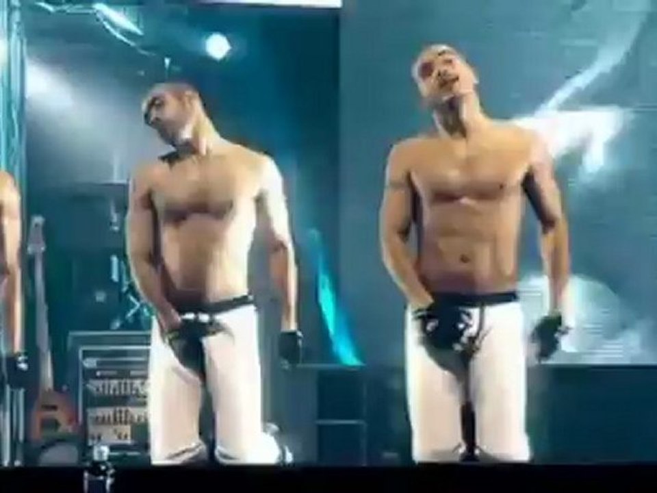 Christina Aguilera - Fighter - Live in the UK (HD)