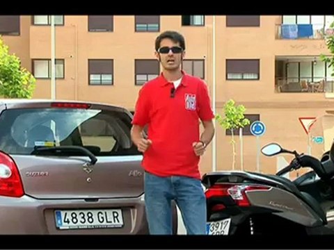 Kymco Super Dink 300 contra Suzuki Alto 1.0 GA