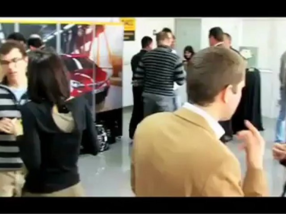 El nuevo Opel Astra GTC en una ‘pista de patinaje’