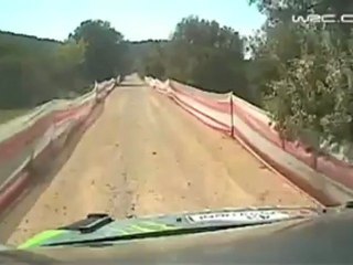 Descargar video: Ken Block sufre un accidente en el Rally de México