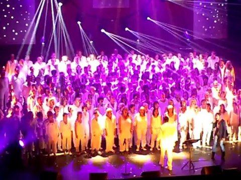 la vie fait tout ce qu'elle veut Gospel Variety Show et Julie Zenatti et les trois cent choristes de Frank Castellano