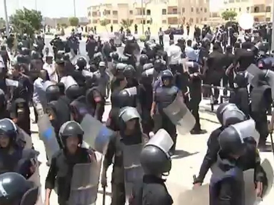 Processo Mubarak: scontri al Cairo dopo la sentenza