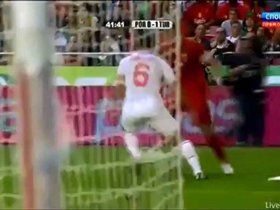 Ronaldo nice move then Selfish shot